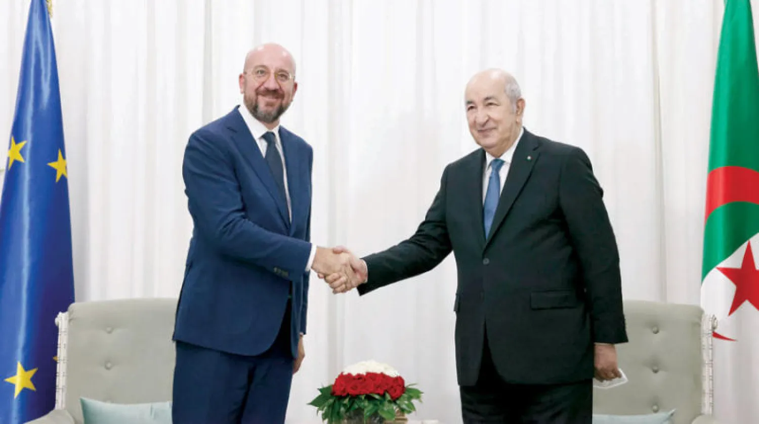 الرئيس الجزائري مستقبلاً تشارلز ميشال رئيس «المجلس الأوروبي» (د.ب.أ)