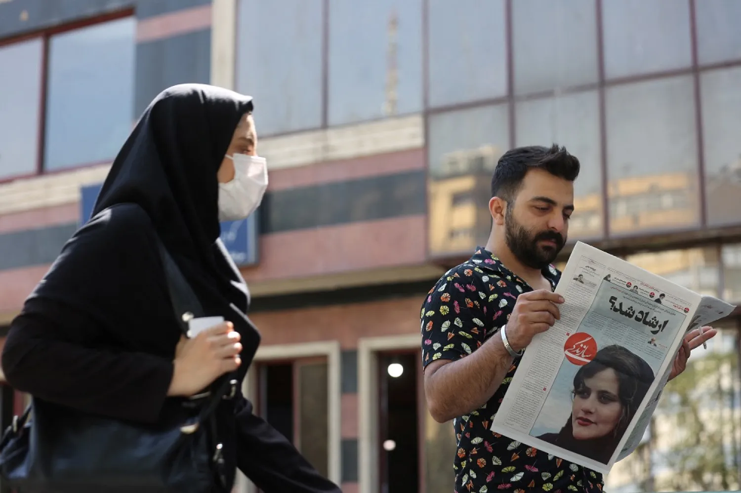A man views a newspaper with a cover picture of Mahsa Amini, a woman who died after being arrested by the country's "morality police" in Tehran, Iran September 18, 2022. (West Asia News Agency via Reuters)