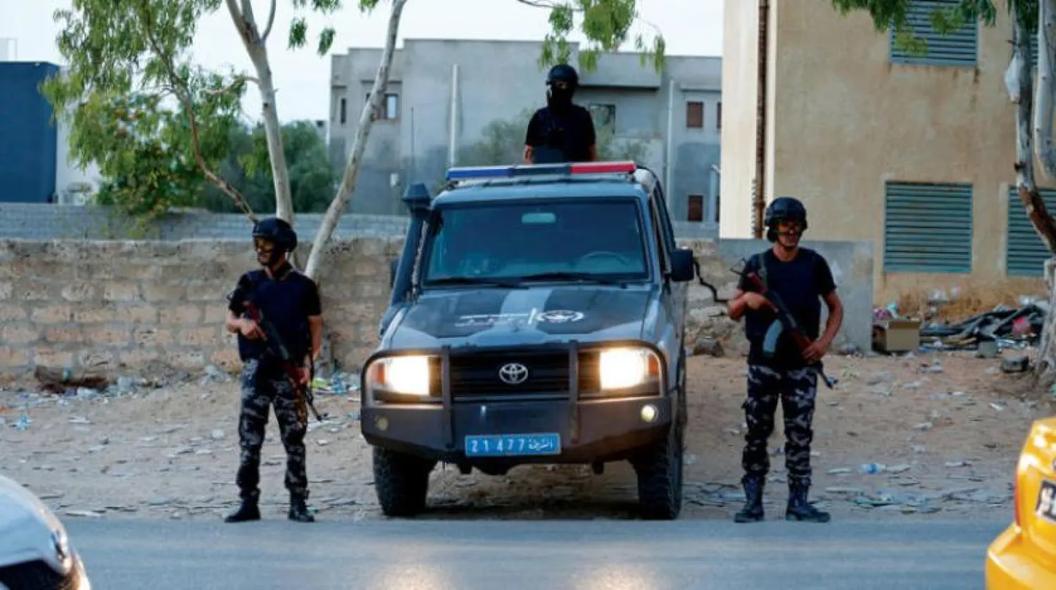 Dibeybe hükümetine yakın güçler, Trablus’un güvenliğini sağlamak için şehirde devriyelerini sürdürüyor. (AP)