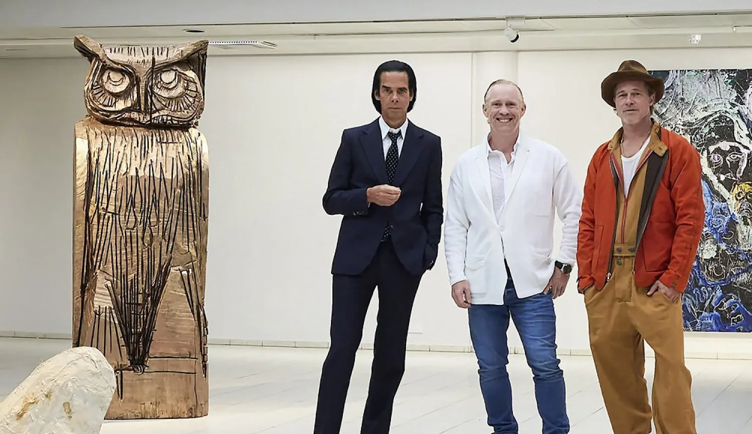 This handout photo taken on September 17, 2022 and received on September 19, 2022 shows British artist Thomas Houseago (C) posing with US actor Brad Pitt (R) and Australian musician Nick Cave prior to the opening of the exhibition "Thomas Houseago - WE with Nick Cave and Brad Bitt" at The Sara Hilden Art Museum in Tampere, Finland. (Jussi Koivunen / Sara Hilden Art Museum / AFP)