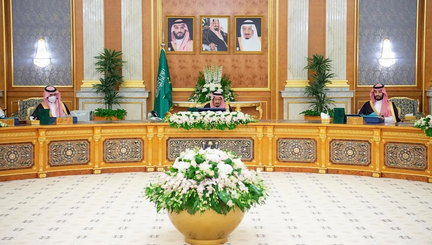 King Salman chairs the cabinet session in Jeddah on Tuesday. (SPA)
