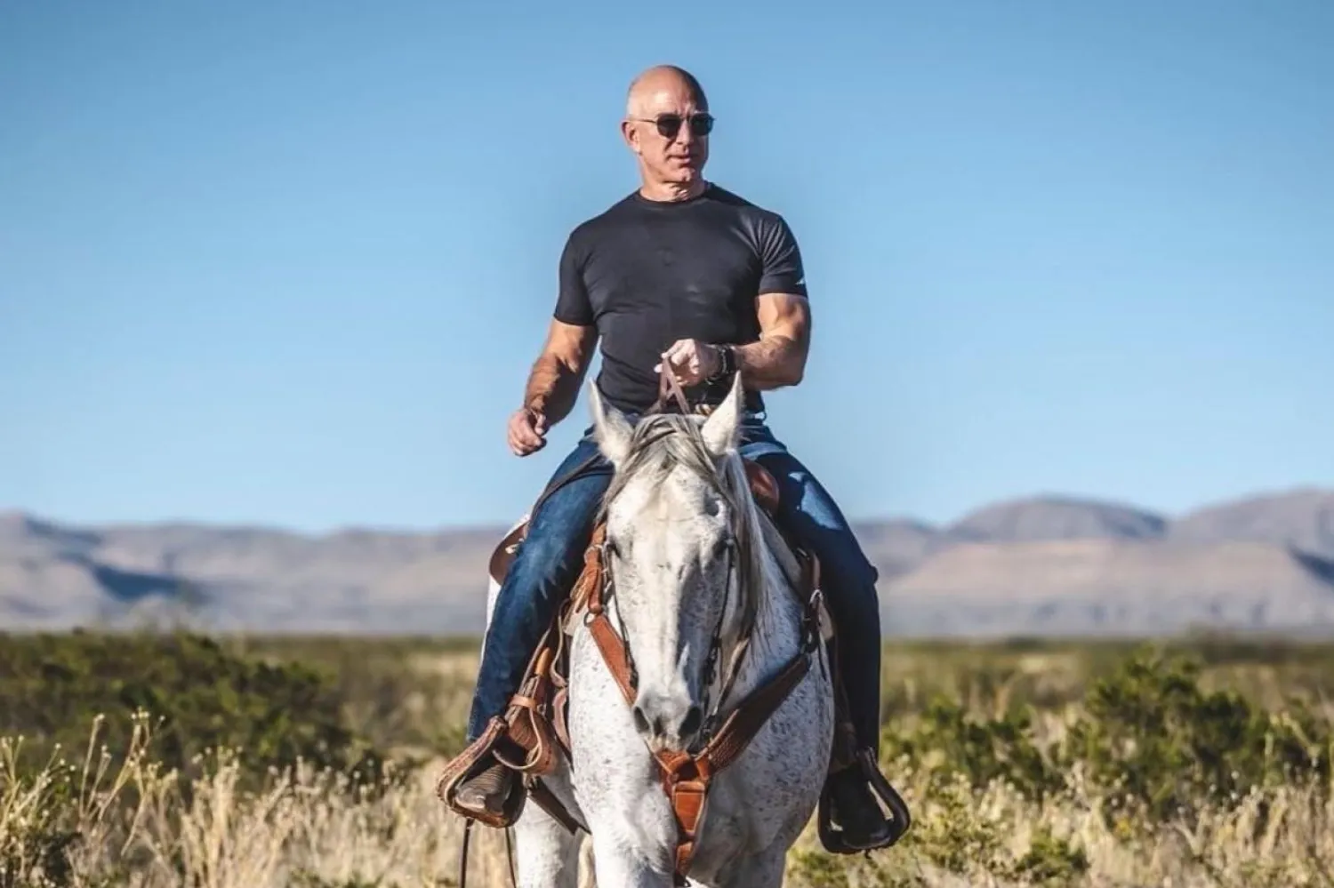 Jeff Bezos, ölümsüzlük çalışmalarına yaptığı büyük yatırımlarla da gündem olmuştu (Instagram / @laurenwsanchez)

