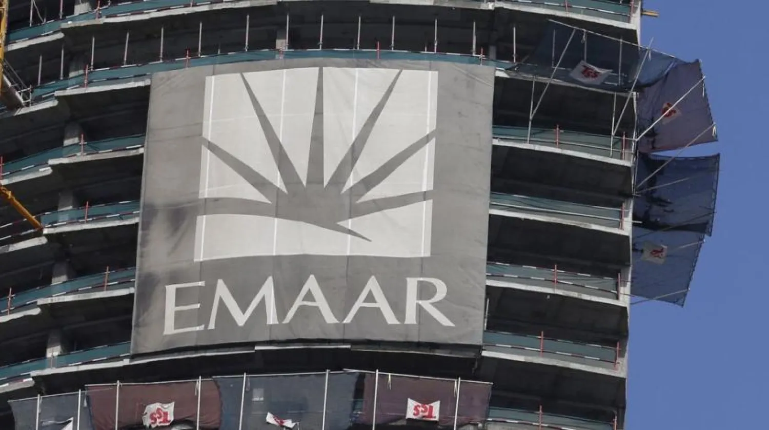 The logo of Dubai's Emaar Properties on a building under construction in Dubai, UAE, March 3, 2016. REUTERS/Ahmed Jadallah/File Photo
