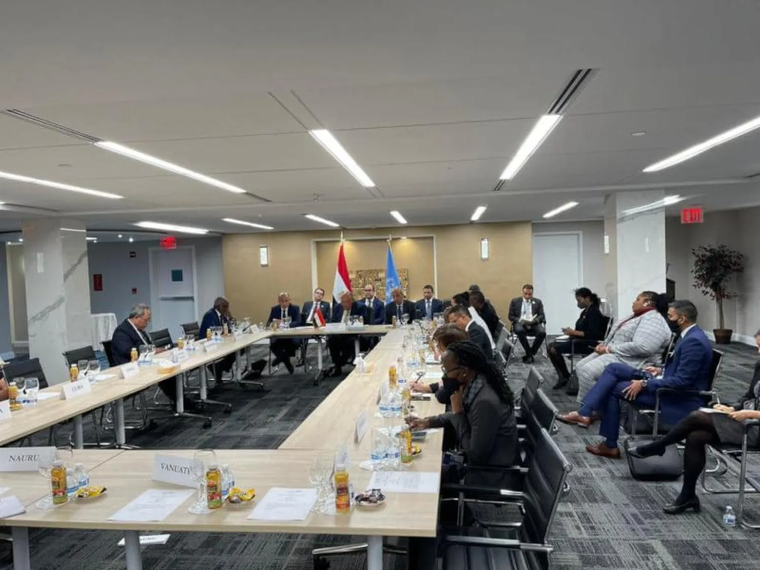 اجتماع شكري مع تحالف الدول الجزرية الصغيرة على هامش «اجتماعات نيويورك» (الخارجية المصرية)