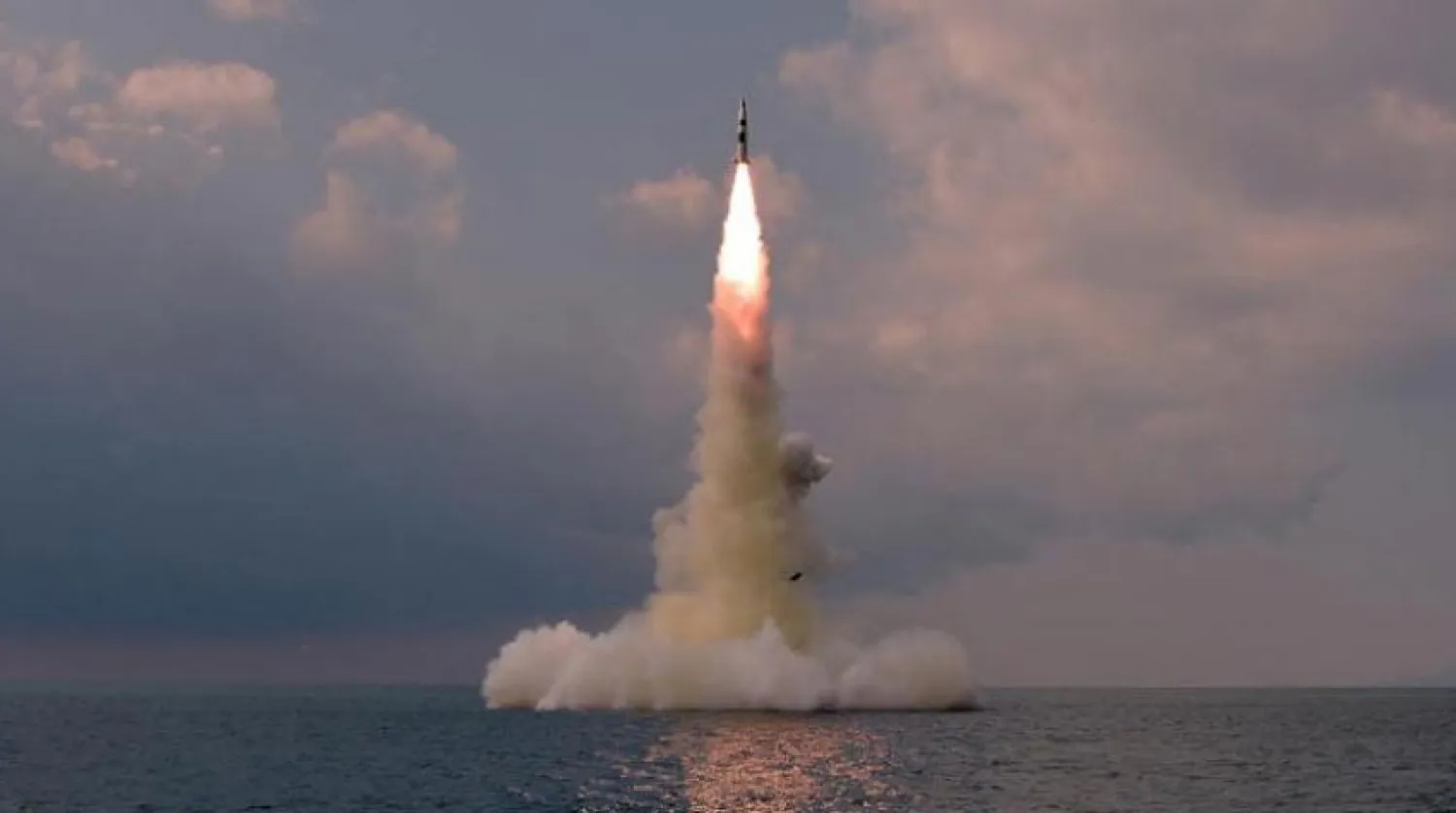 أرشيفية لصاروخ باليستي يطلق من غواصة في كوريا الشمالية (إ.ب.أ)