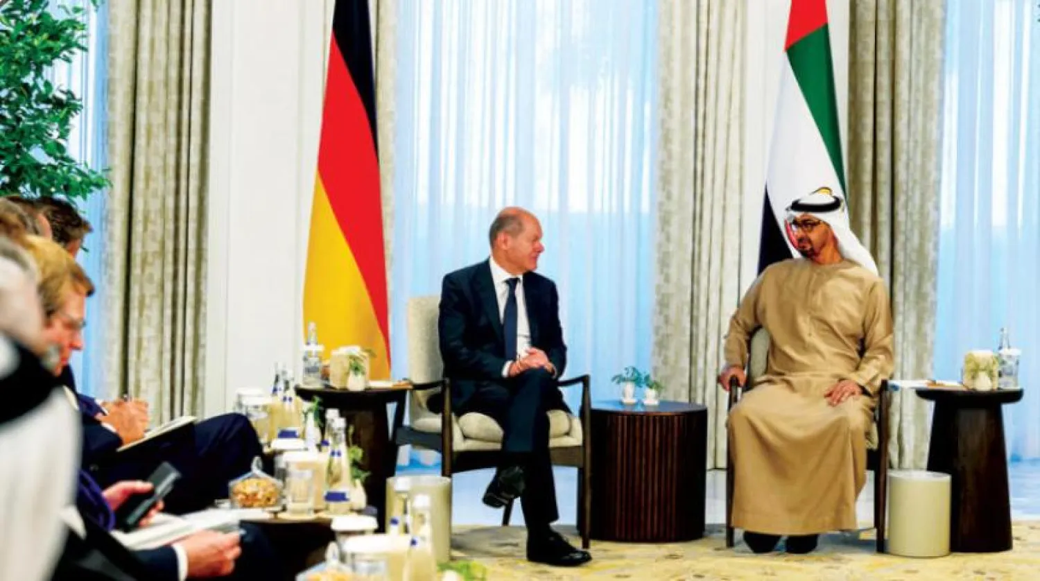 BAE Devlet Başkanı Şeyh Muhammed bin Zayed ve Almaya Başbakanı Olaf Scholz, Abu Dabi’de görüşmelerde (Reuters)