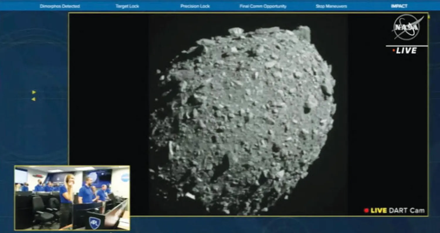 مسبار «دارت» يصطدم بالكويكب «ديمورفوس» الذي يبعد عن الأرض 11 مليون كيلومتر (أ.ف.ب)