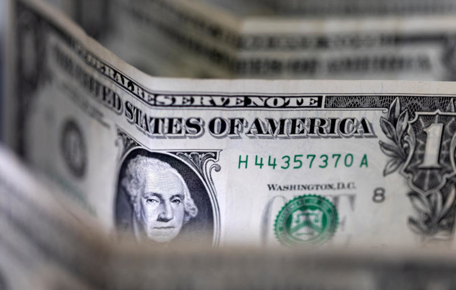 الدولار حافظ على أعلى مستوى بـ6 أشهر ومؤشره قفز 0.07% لـ104.897