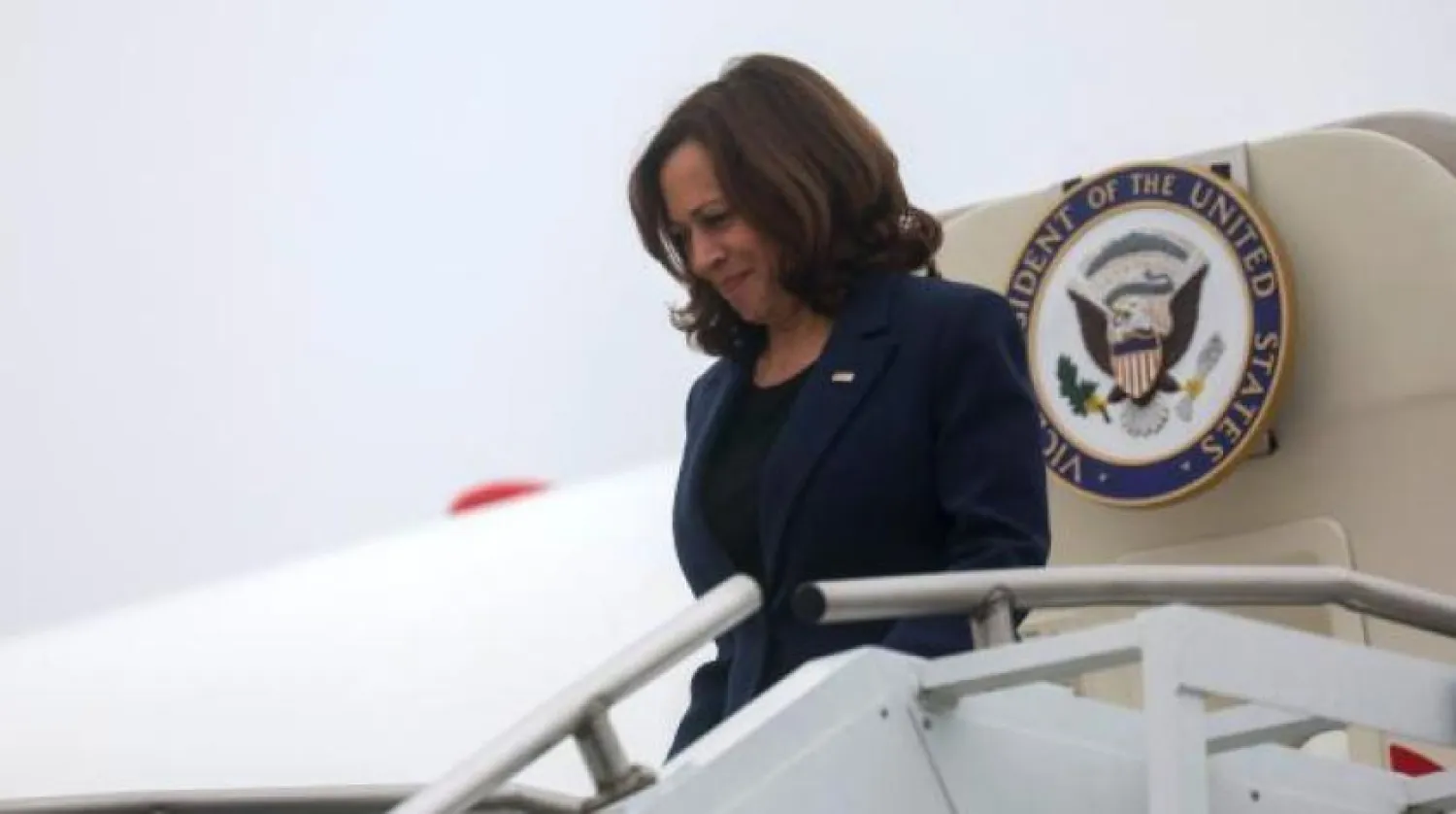 ABD Başkan Yardımcısı Kamala Harris, Osan Hava Kuvvetleri Üssü'ne geldi. (AFP)
