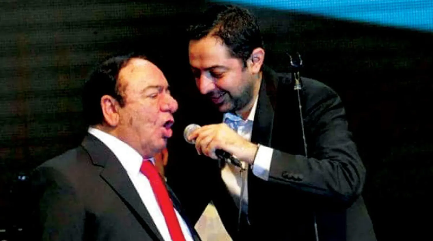 أنس مع والده الراحل صباح فخري
يرى أن الساحة الفنية تعكس الواقع