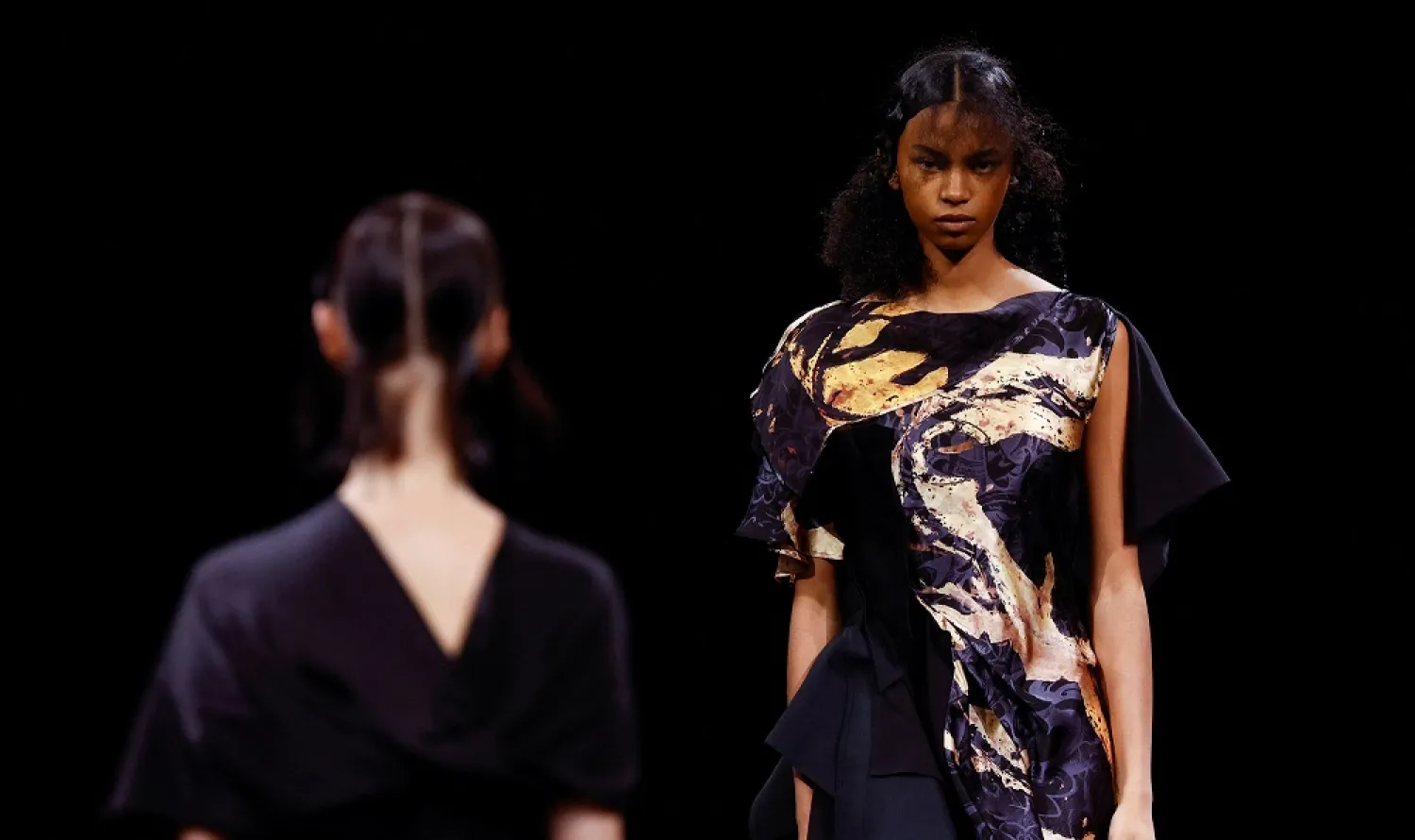 Models present creations by designer Yohji Yamamoto as part of his Spring-Summer 2023 Women's ready-to-wear collection show during Paris Fashion Week, France September 30, 2022. (Reuters)