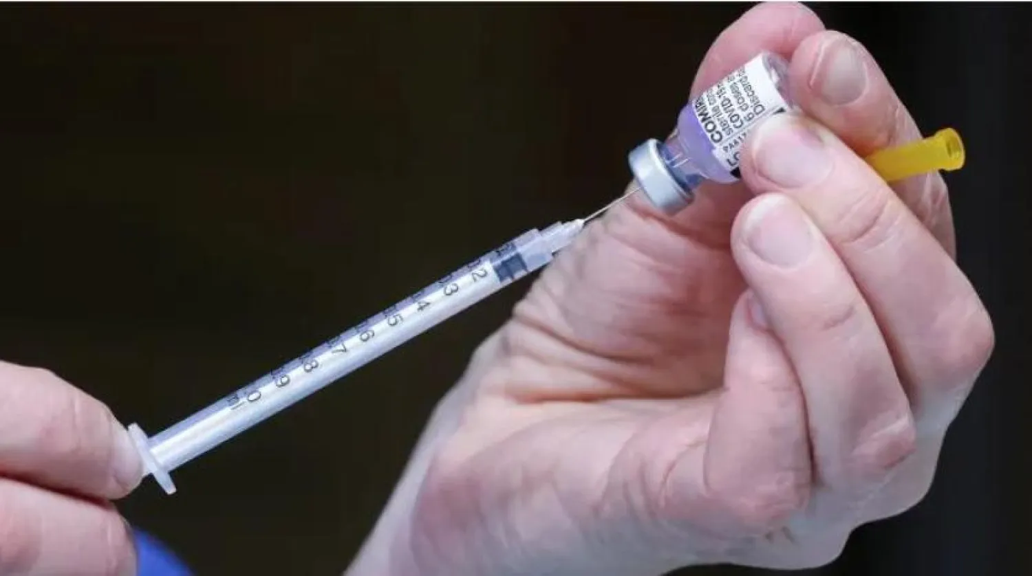 Koronavirüs takviye dozu ile grip aşısı yaptırmak sağlık için güvenli (Reuters)