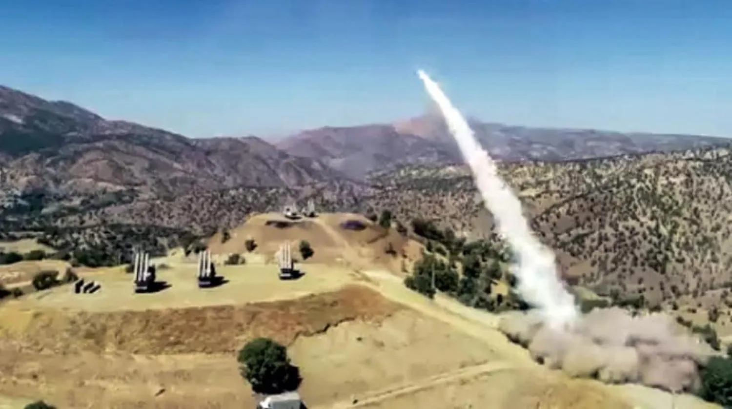 İran'ın geçen Perşembe günü Kürdistan'a fırlattığı füzenin "Fars Haber Ajansı" tarafından yayınlanan fotoğrafı (AFP)