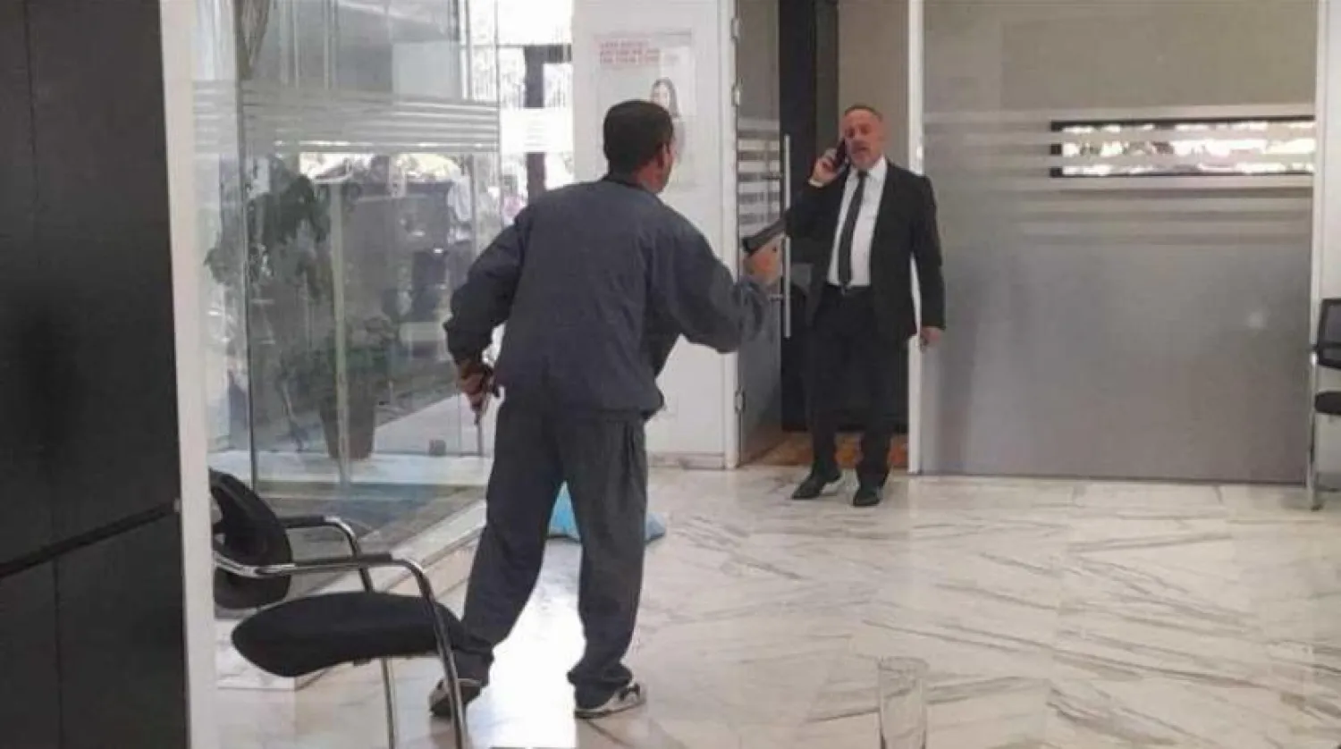 Lübnanlı Ali el Sahili askeri tabancayla Chtaura'daki BLC Bank'a baskın düzenledi (Merkez)