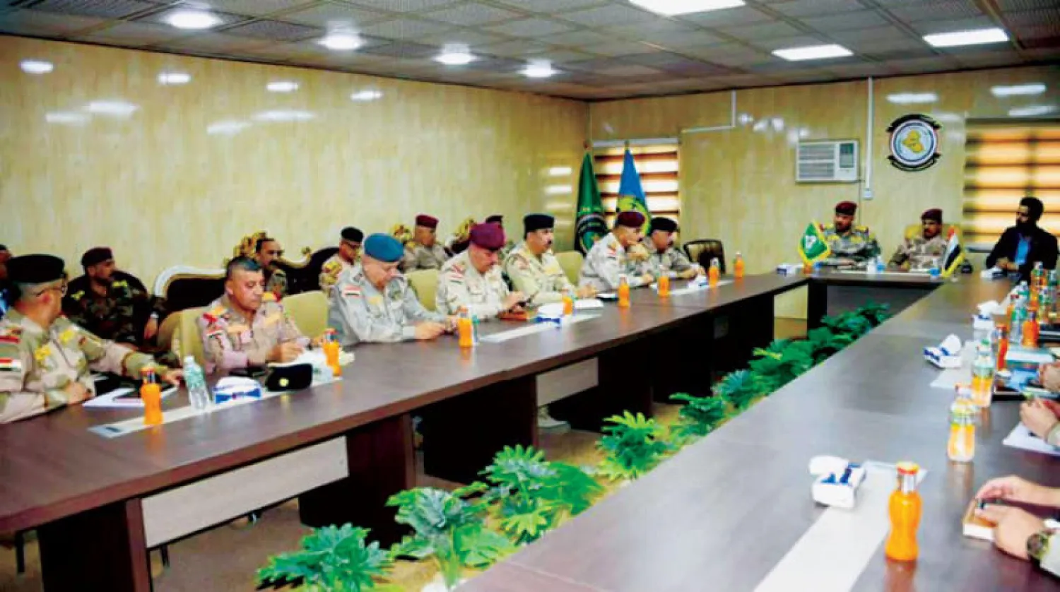 رئيس الأركان العراقي والوفد المرافق له مجتمعين مع القيادات الأمنية في ذي قار أمس (شبكة أنباء الناصرية)