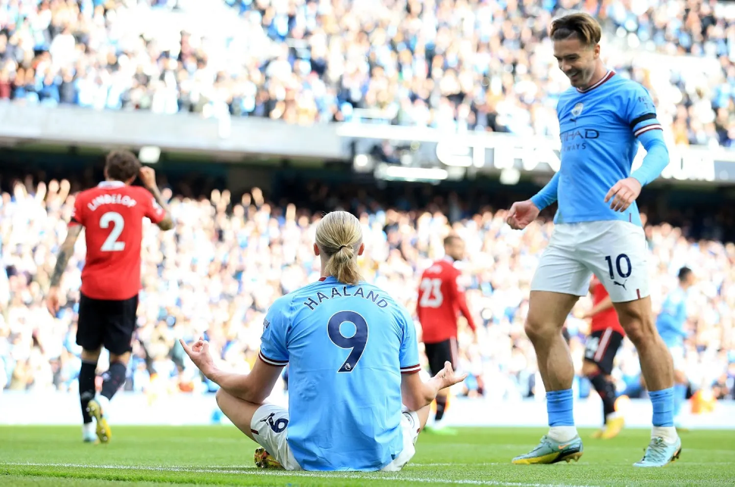  Manchester City's Norwegian striker Erling Haaland (C) celebrates scoring his team's fifth goal and his third during the English Premier League football match between Manchester City and Manchester United at the Etihad Stadium in Manchester, north west England, on October 2, 2022. (AFP)