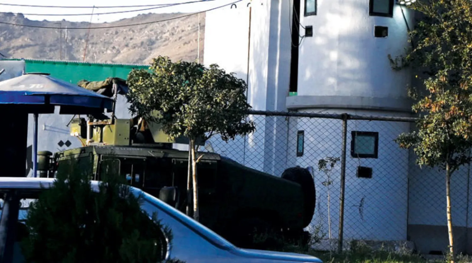 مدخل وزارة الداخلية في كابل بعد الانفجار أمس (أ.ف.ب)