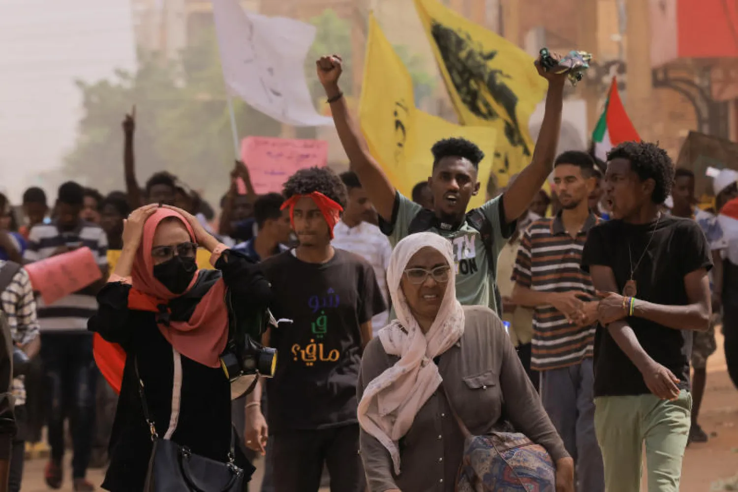 واحدة من التظاهرات المناهضة في الخرطوم (رويترز)