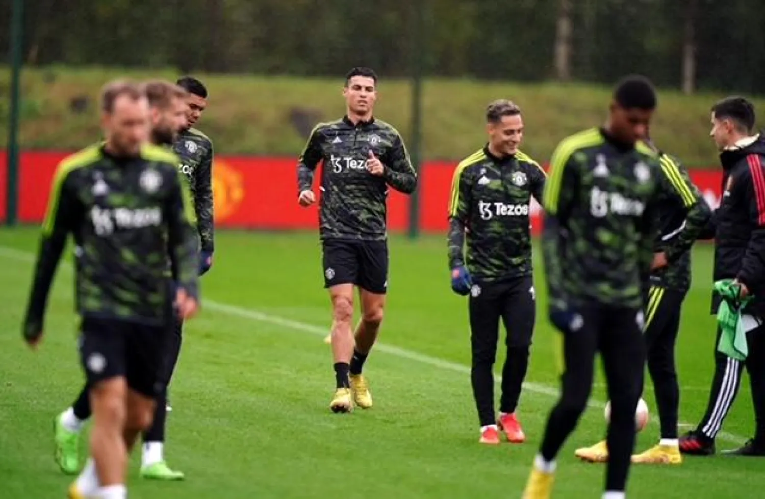 رونالدو خلال تدريبات مانشستر يونايتد اليوم (د.ب.أ)