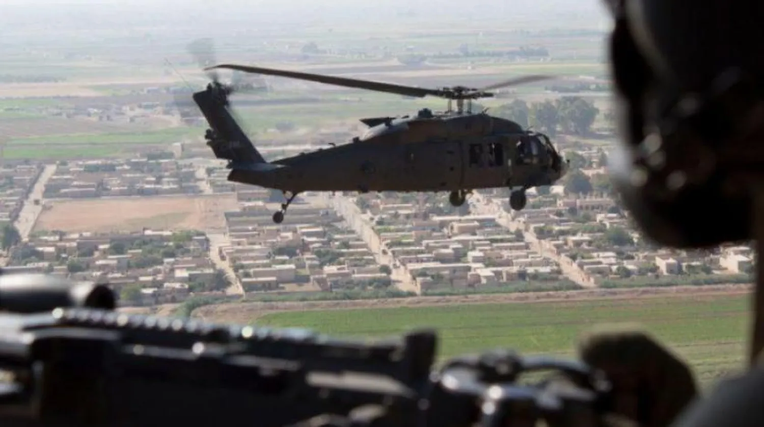 Suriye rejimine ait bölgelerde türünün ilk örneği olan havadan indirme sırasında teslim olmayı reddeden bir kişi öldürüldü (Al-Marsad)
