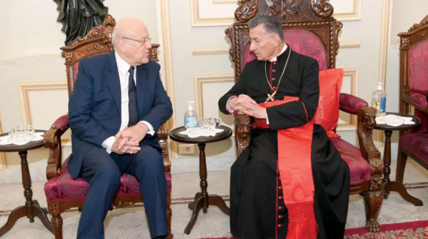 البطريرك الراعي مستقبلاً الرئيس ميقاتي أمس (دالاتي ونهرا)