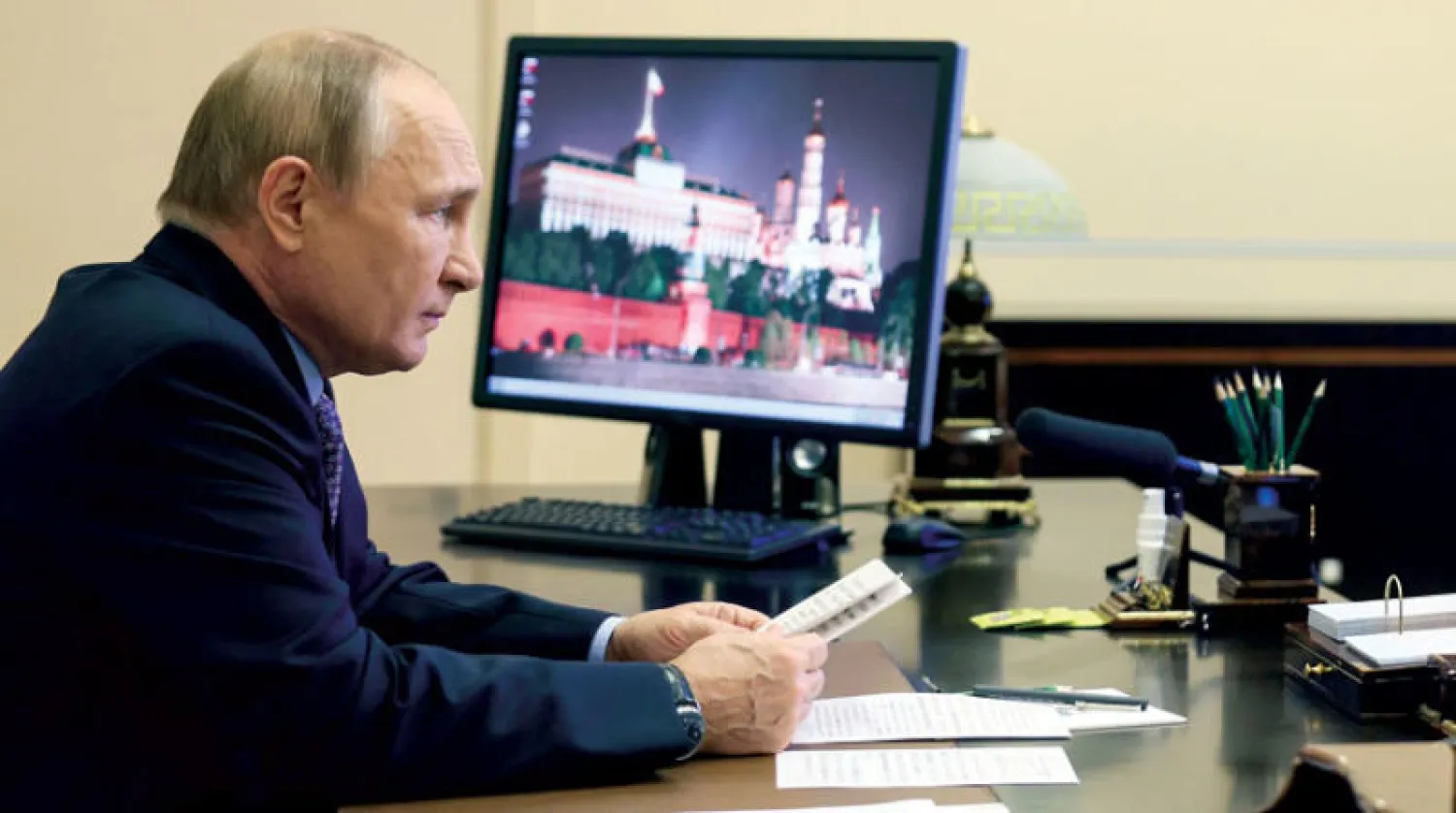 اجتمع بوتين أمس مع ممثلي أجهزة أمن واستخبارات رابطة الدول المستقلة، واتهم الدول الغربية بأنها تحاول إثارة الصراعات في دول الرابطة (أ.ب)