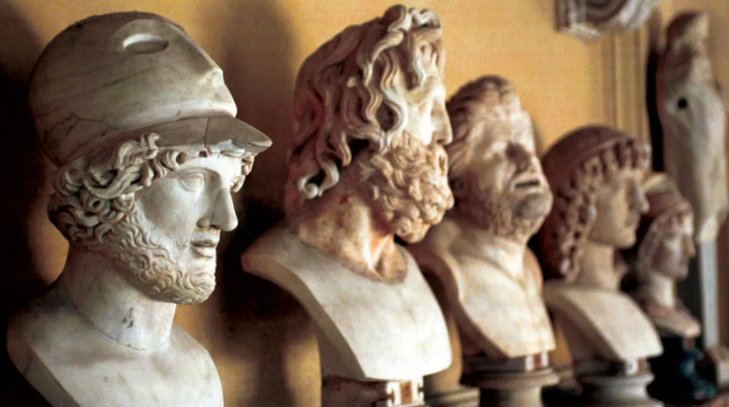 مجموعة من التماثيل النصفية القديمة في متحف كيارامونتي بالفاتيكان  (غيتي)