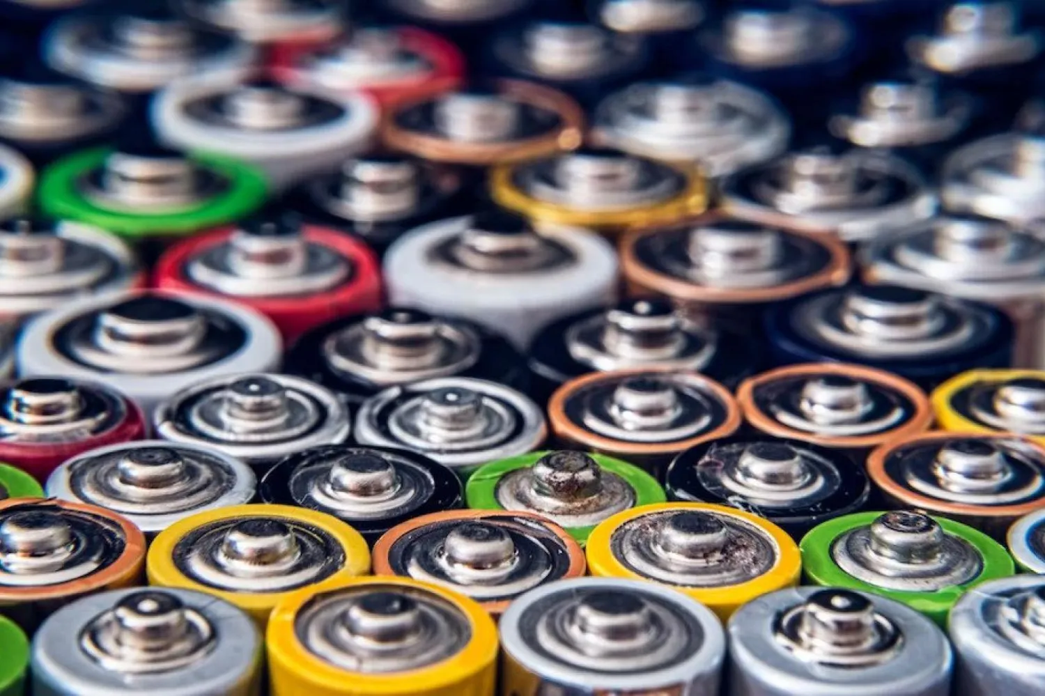 Lityum iyon piller, boyutlarına oranla verebildikleri yüksek enerjiyle en iyi pil çeşitlerinden biri (Unsplash)