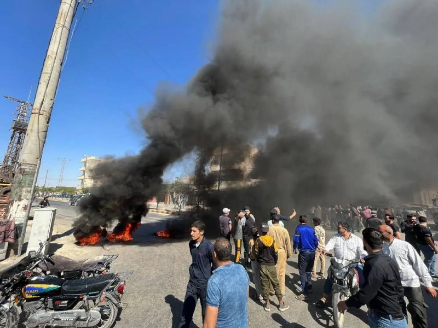 صورة تداولها ناشطون للعصيان المدني في مدينة الباب شمال حلب احتجاجاً على تردي الوضع الأمني