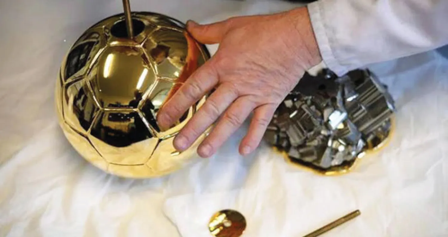 أثناء تركيب الكرة على القاعدة (الشرق الأوسط)