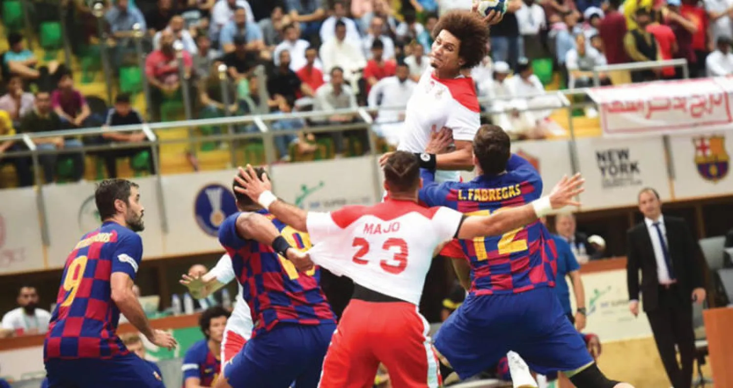 جانب من مواجهة سابقة بين «الوحدة» السعودي و«برشلونة» الإسباني العام الماضي (الاتحاد السعودي لكرة اليد)