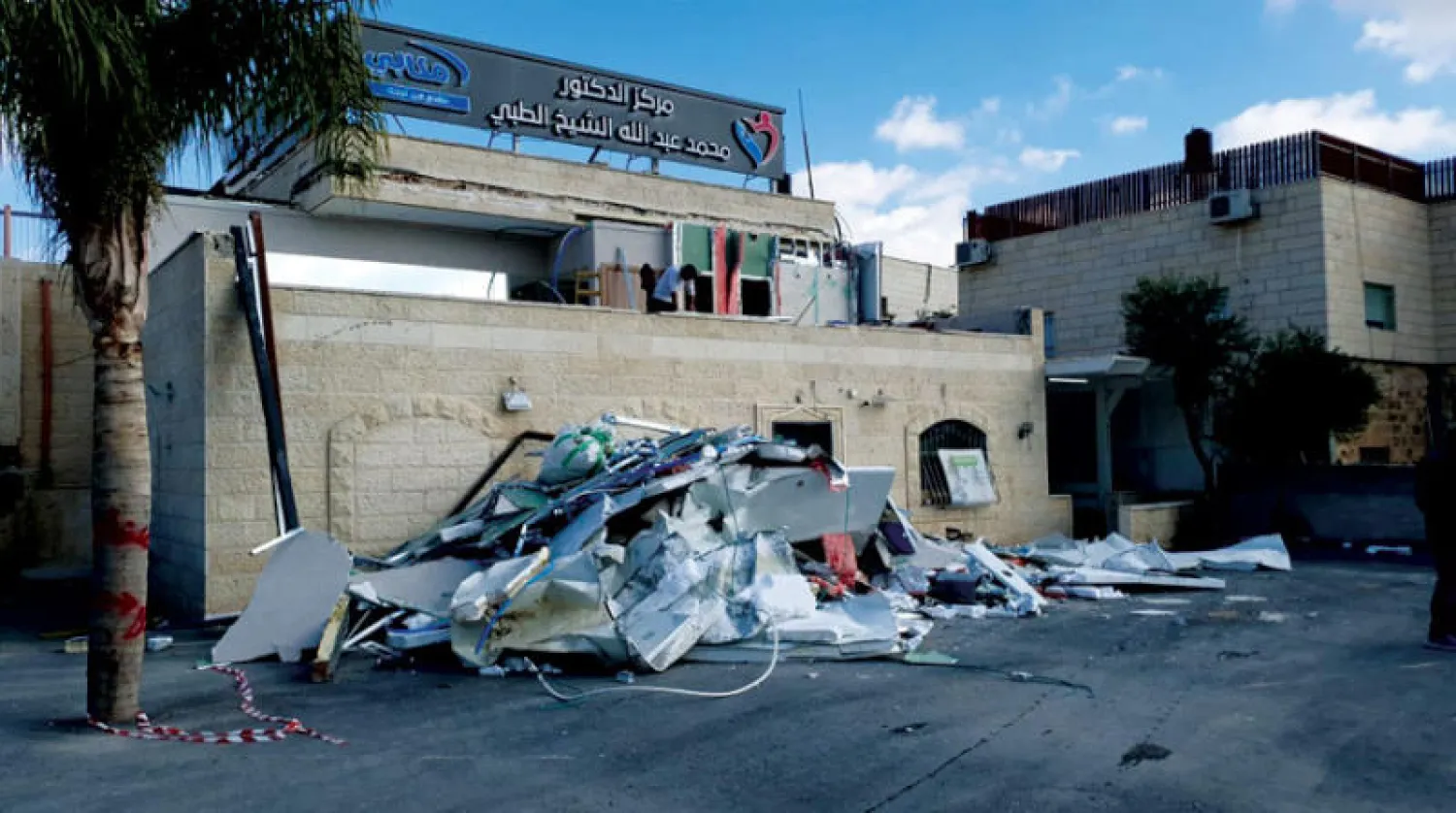 هدم القوات الإسرائيلية مركزاً طبياً في جبل المكبر أبريل الماضي (وفا)