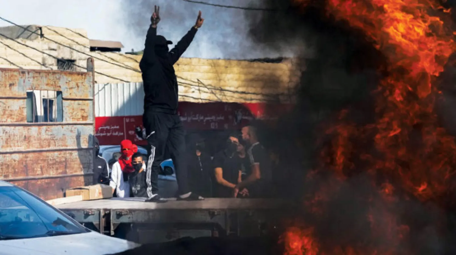 اشتباكات بين فلسطينيين وقوات إسرائيلية دخلت مخيم شعفاط أمس (أ.ب)