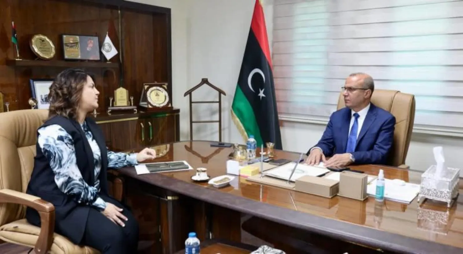 نائب رئيس المجلس الرئاسي الليبي عبد الله اللافي مستقبلاً نجلاء المنقوش وزيرة الخارجية في حكومة «الوحدة» المؤقتة (المجلس الرئاسي)