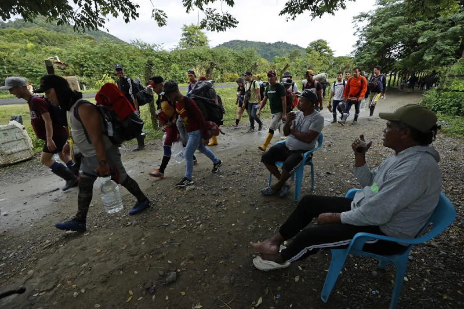 مهاجرون فنزويليون يحاولون العبور إلى بنما في طريقهم إلى الولايات المتّحدة (إ.ب.أ)