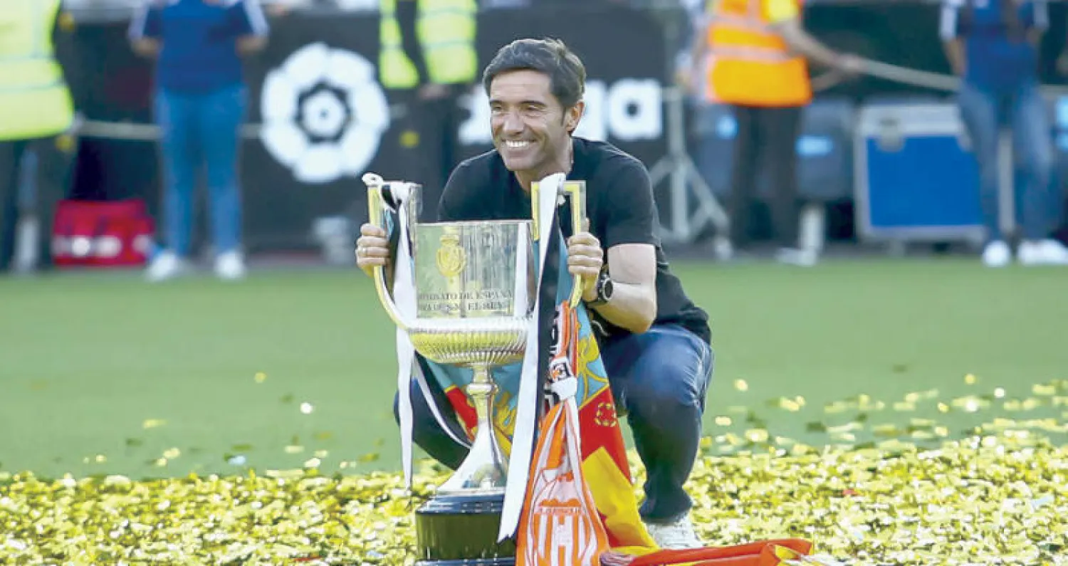 مارسيلينو يحتفل بقيادة فالنسيا للفوز بكأس إسبانيا لكن لم يدرك أن المكافأة ستكون إقالته (غيتي)..