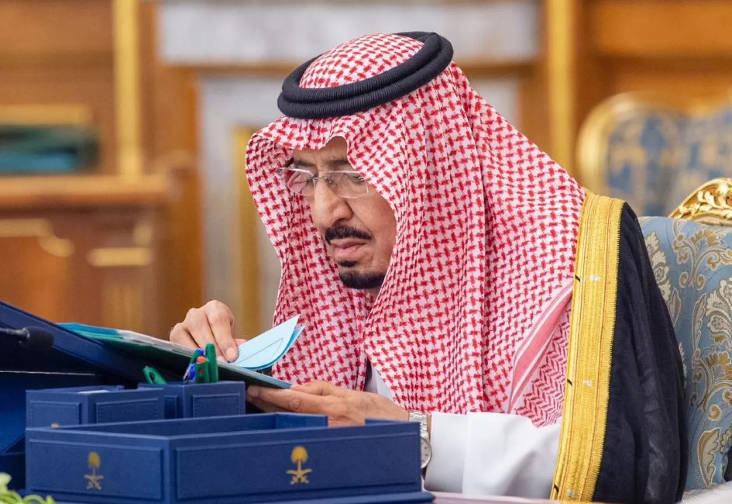 Custodian of the Two Holy Mosques King Salman bin Abdulaziz chairs a cabinet meeting in Jeddah on Tuesday. (SPA)