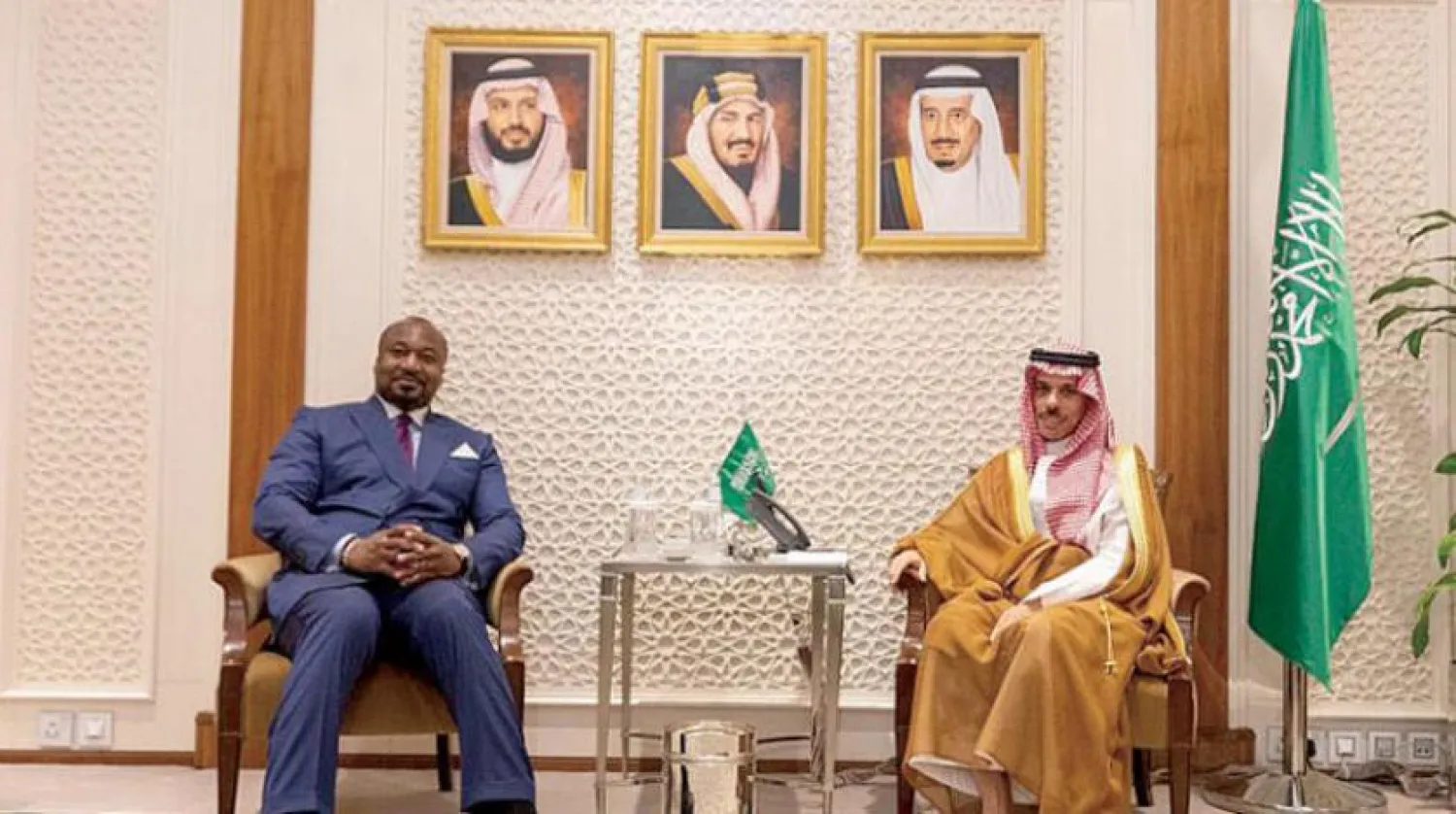 بن فرحان دیروز در ریاض با دنیس کریستل ساسو نگوسو وزیر همکاری بین المللی و توسعه مشارکت عمومی-خصوصی در کنگو-برازاویل دیدار کرد (واس)