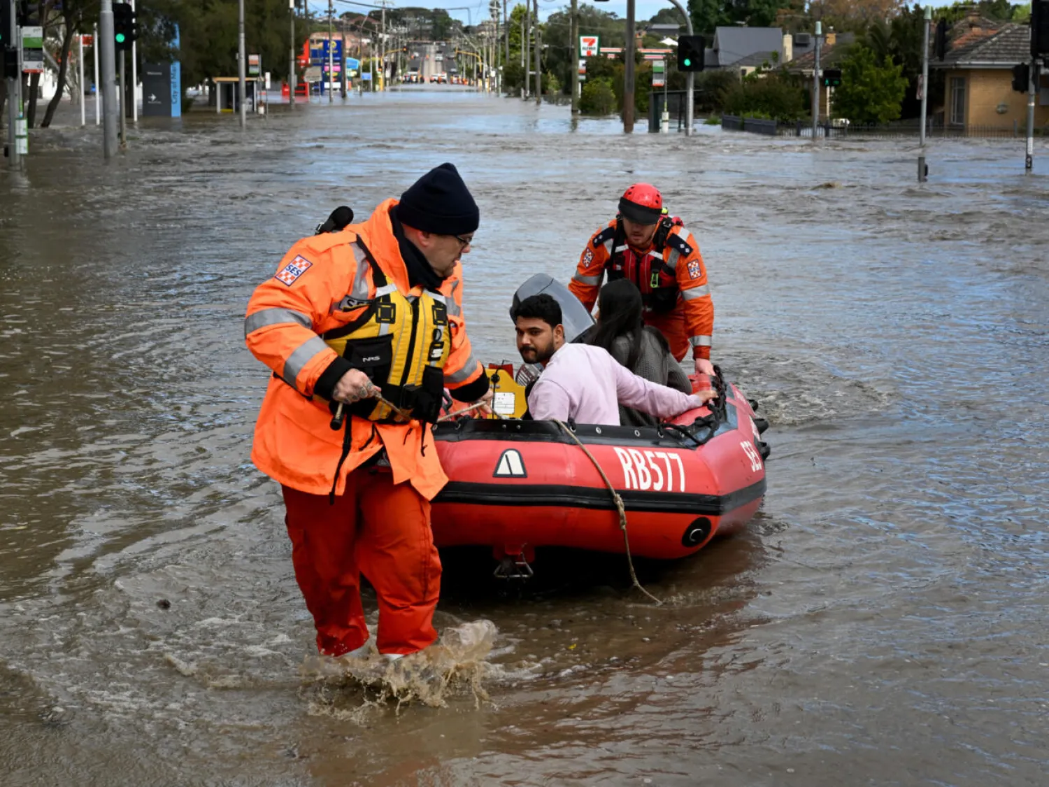 Emergency workers evacuate residents from flooded properties in the Maribyrnong suburb of Melbourne William WEST AFP
