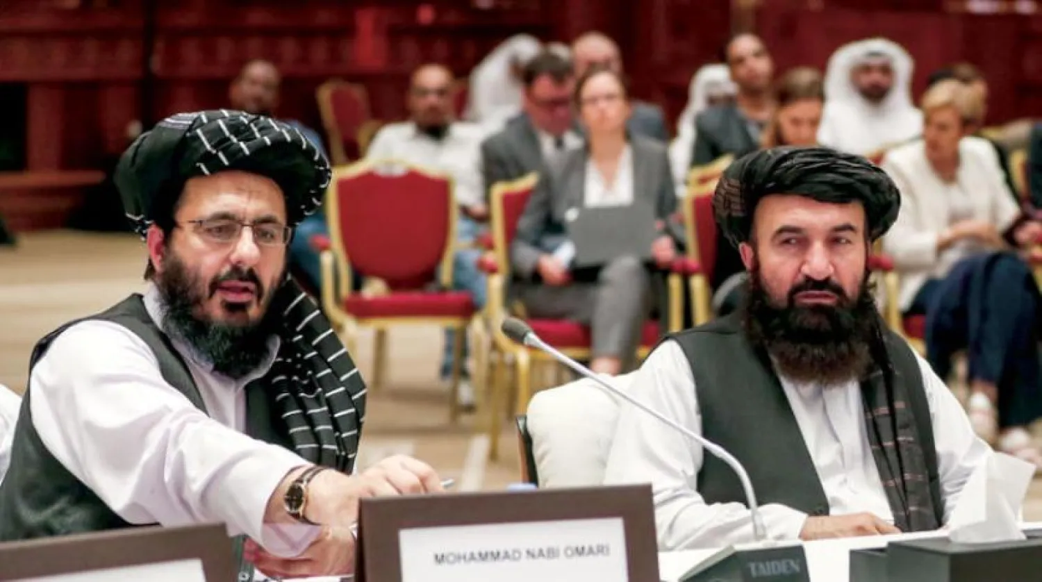 Guantanamo Körfezi'nde tutulan ve 2014 yılında bir mahkûm takasında serbest bırakılan eski Taliban mahkumları Muhammed Nebi Ömeri (solda) ve Hayrullah Hayırhuda (sağda), 8 Temmuz 2019'da Katar'ın başkenti Doha'da Afganistan içi diyalog görüşmelerine katılmışlardı. (Getty)