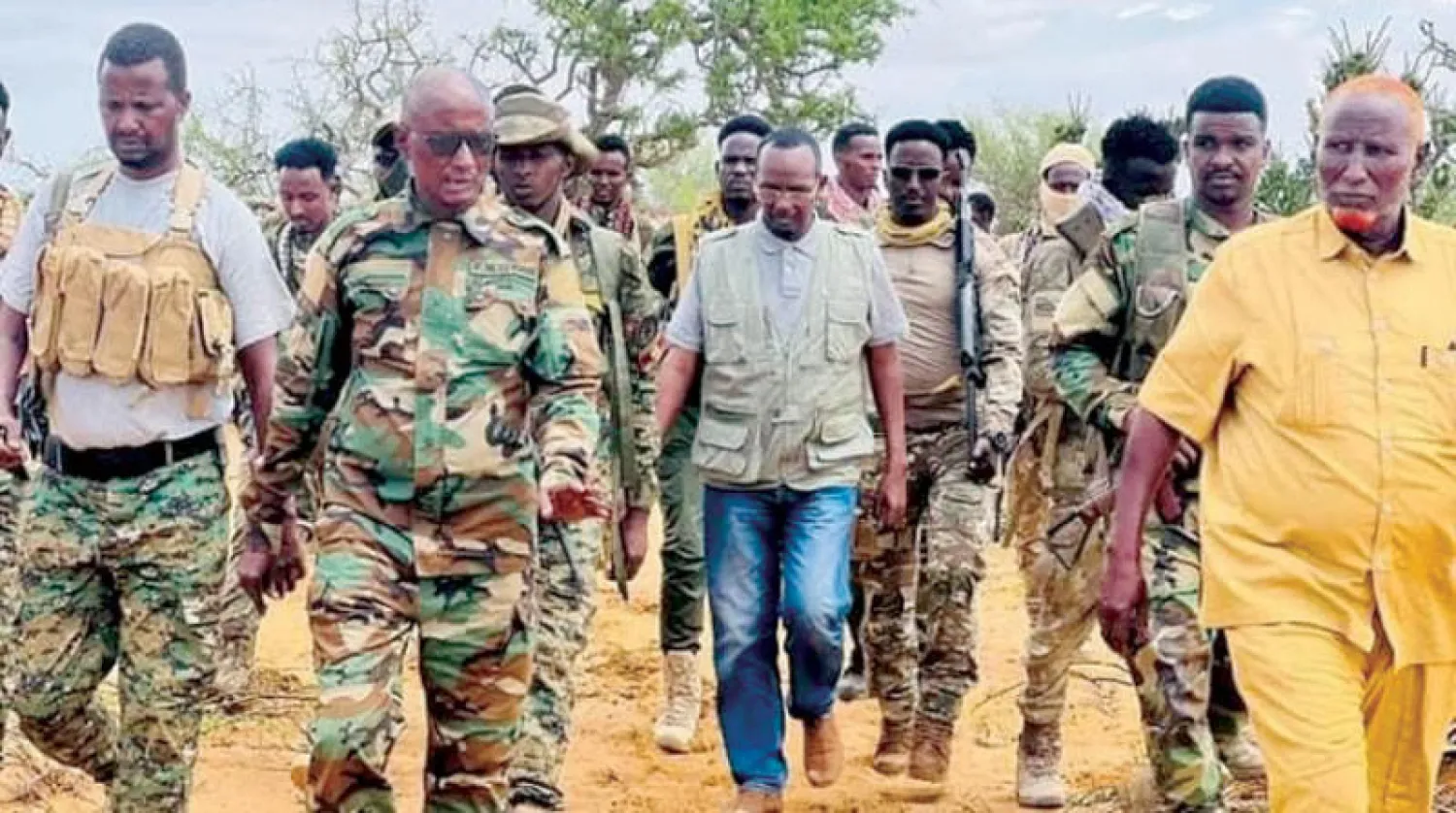 صورة وزعها «راديو مقديشو» على «تويتر» لوصول عضو بمجلس النواب إلى خطوط القتال