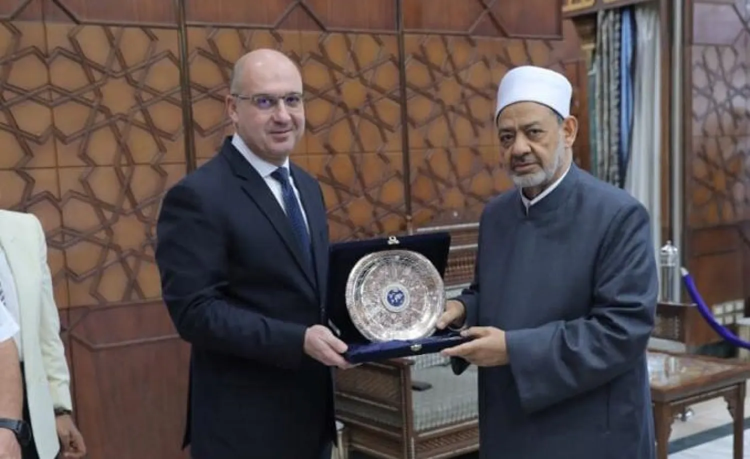 شيخ الأزهر يلتقي رئيس رابطة الملحقين العسكريين بالقاهرة (المتحدث العسكري المصري)