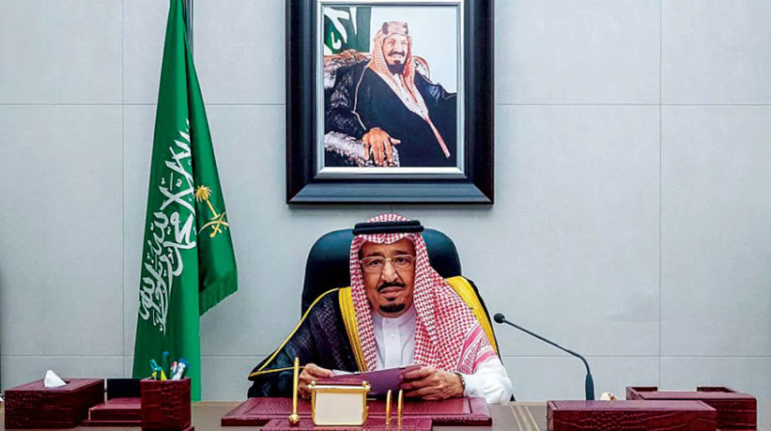 الملك سلمان لدى افتتاحه الدورة الثامنة لمجلس الشورى أمس (واس)
