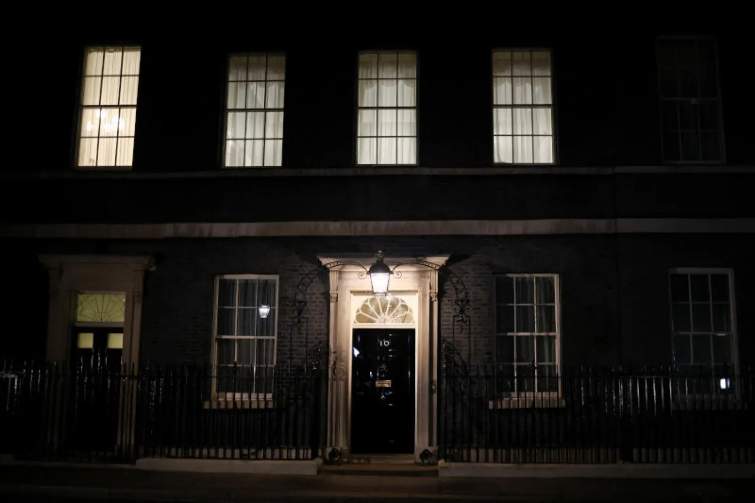 مقر إقامة رئيسة الوزراء البريطانية (رويترز)