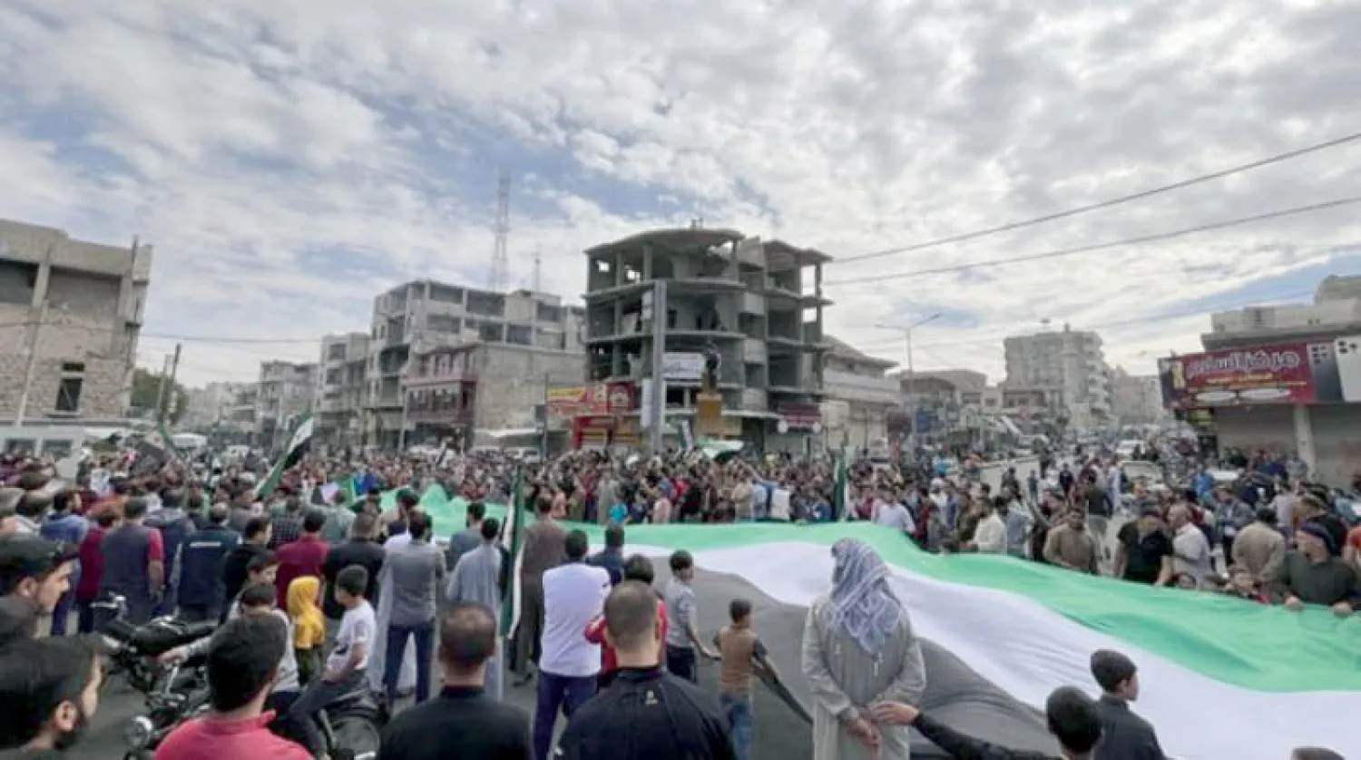 مظاهرة ضد «هيئة تحرير الشام» في مدينة الباب أمس (المرصد السوري لحقوق الإنسان)