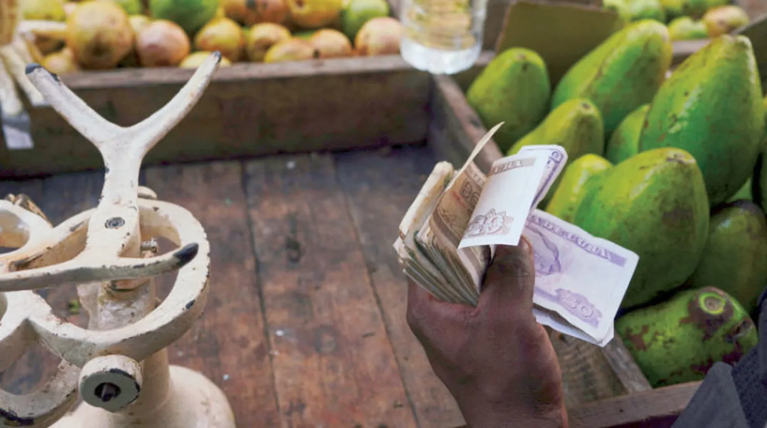 الأزمة المعيشية الأسوأ منذ 30 عاماً تدفع الكوبيين إلى الهرب من بلادهم (رويترز)