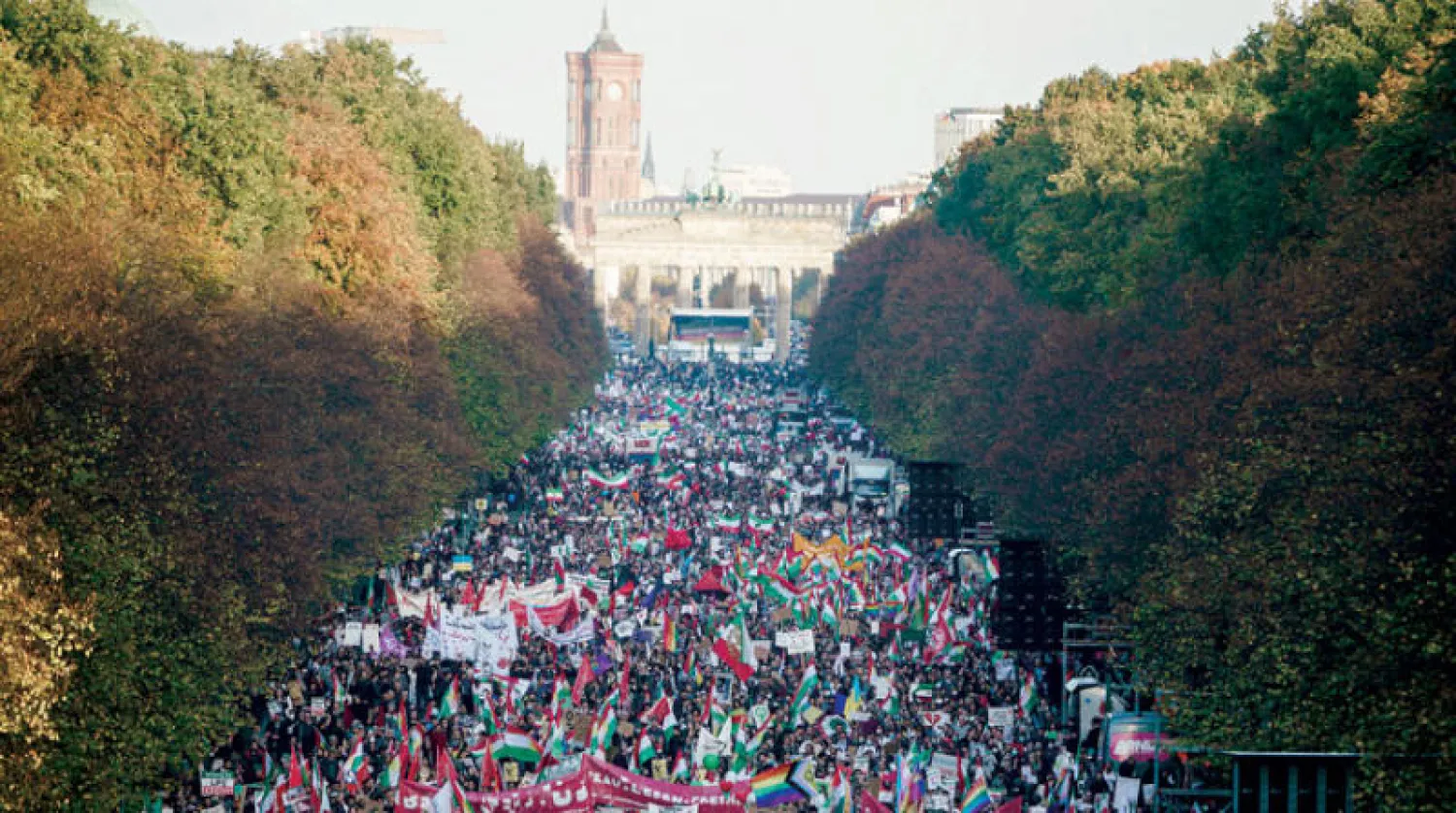 جانب من مسيرة برلين أمس تضامناً مع المحتجين الإيرانيين (إ.ب.أ)