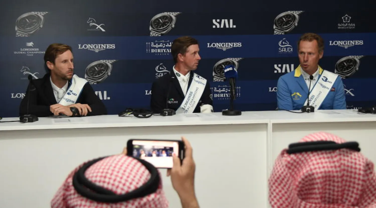 جانب من المؤتمر الصحافي لأبطال بطولة «لونجين» العالمية (الشرق الأوسط)