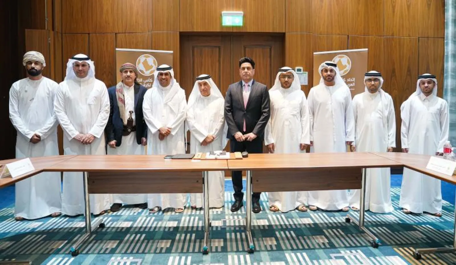 أعضاء لجنة «خليجي 25» خلال اجتماعاتهم اليوم في البصرة (الشرق الأوسط)