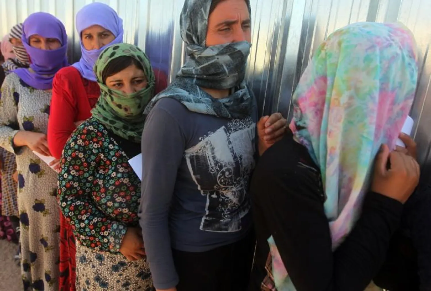 عراقيات إيزيديات داخل أحد المخيمات (أرشيفية)